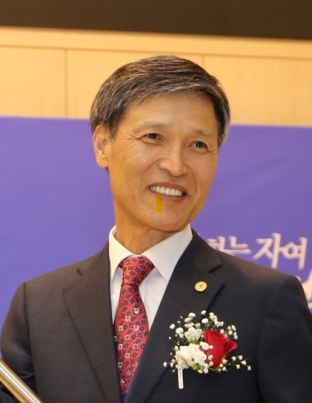 김완겸 장로