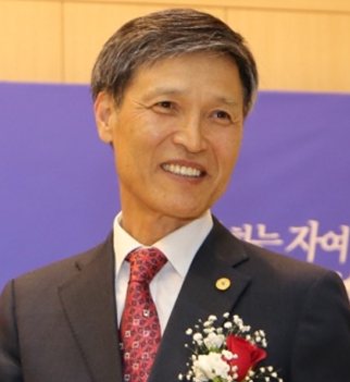 김완겸 장로